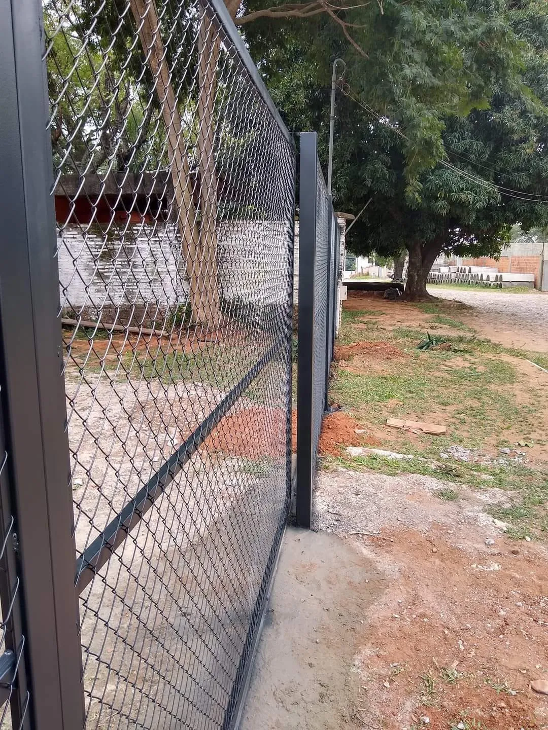 Porton con tejido — trabajo de Metalúrgica Lira en Mariano Roque Alonso