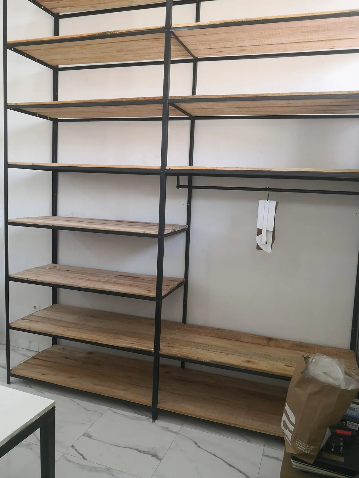 Vestidor de hierro y madera — trabajo de Metalúrgica Lira en Mariano Roque Alonso
