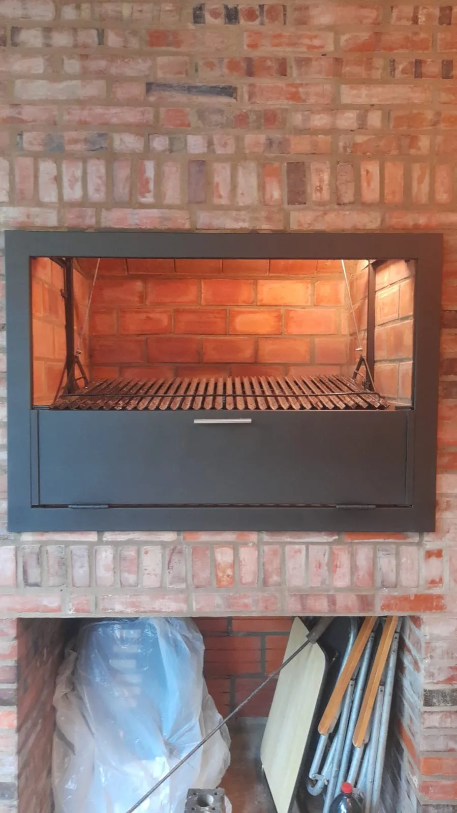 Parrilla con campana — trabajo de Metalúrgica Lira en Mariano Roque Alonso