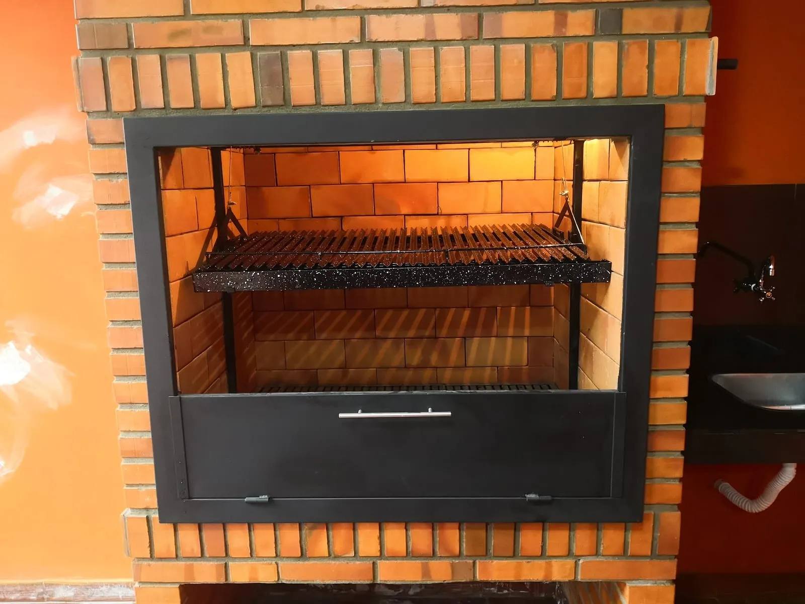 Parrilla con marco — trabajo de Metalúrgica Lira en Mariano Roque Alonso