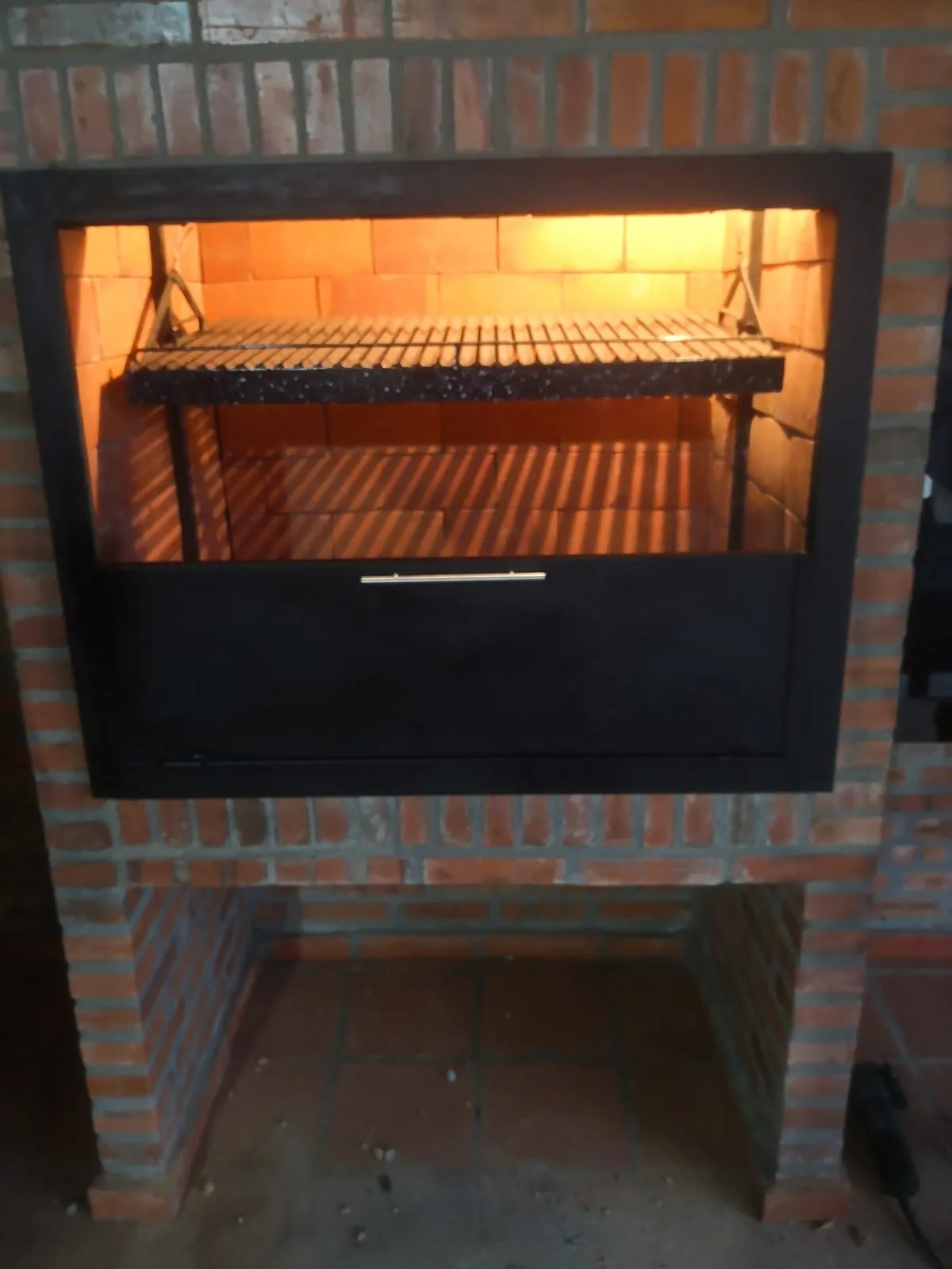 Parrilla empotrada — trabajo de Metalúrgica Lira en Mariano Roque Alonso